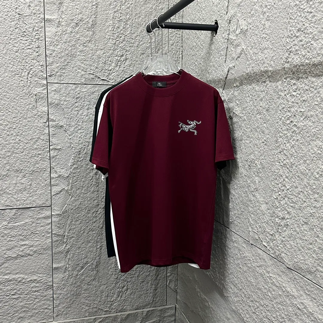 ARC'TERYX* *2025 New Arrival Classic logo T Same Style Size： S （90-130 ） M （120-150 ） L （140-165 ） XL （160-180 ） XXL （180 ） ：Black White Red